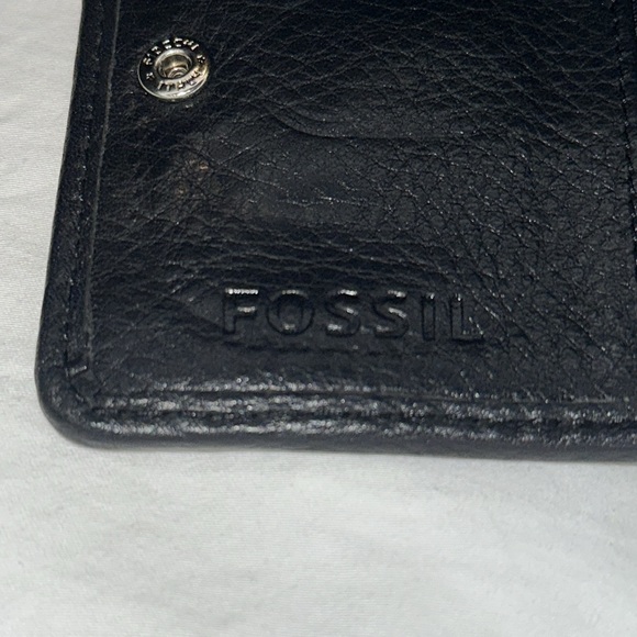 Fossil Black Pebbled Leather Bifold Wallet EUC - Picture 8 of 16